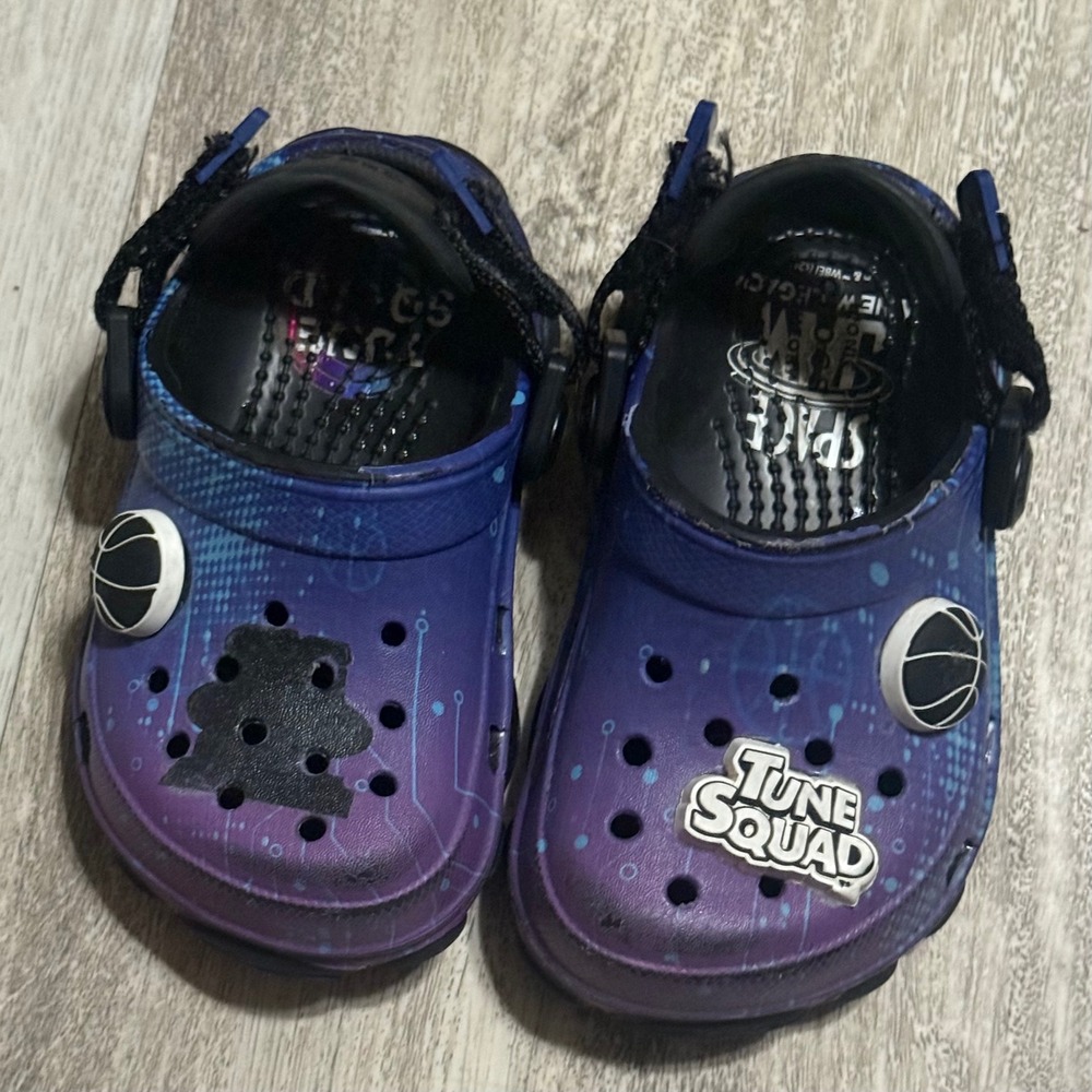 Space Jam Tune Squad Crocs Clogs‎ babySize 6 Basketball Shoes